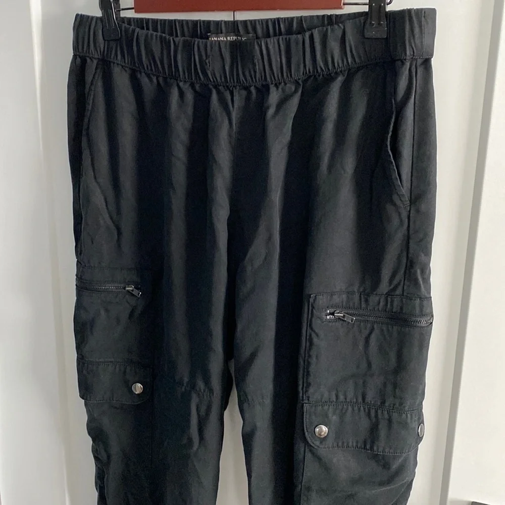Banana Republic Black Tencel Soft Cargo Joggers EUC